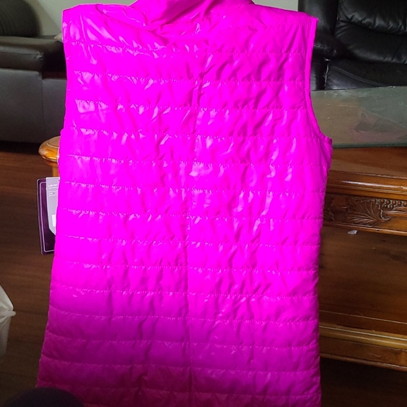 Reversible packable lightweight vest - Picture 2 of 2